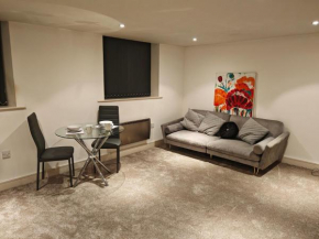 Lovely 1 bedroom apartment with free parking & gym